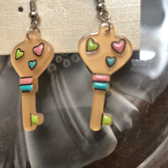 Keys to My Heart Mint Green & CreaMy Tan's - Picture 7 of 9